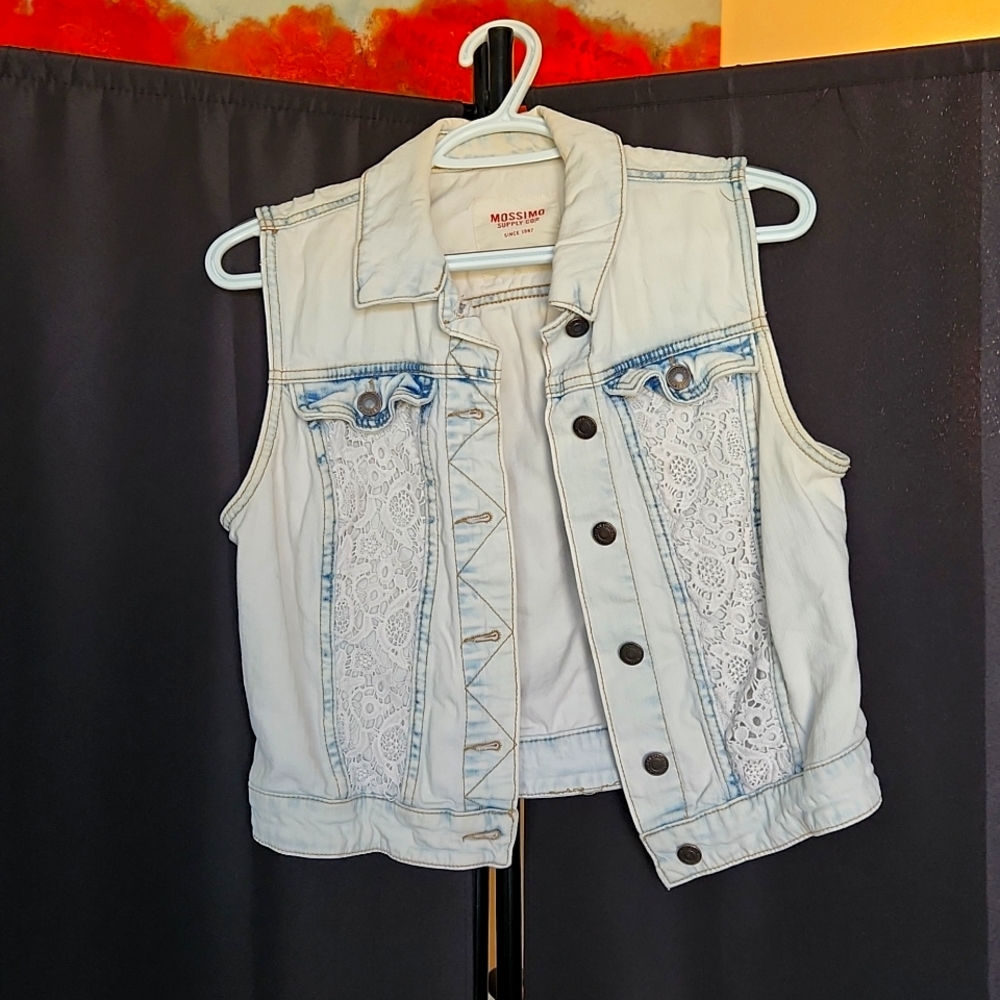 Mossimo Denim Vest. White washed. Size medium.